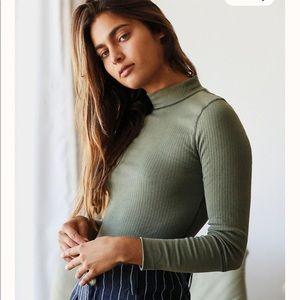 FREE PEOPLE TURTLENECK